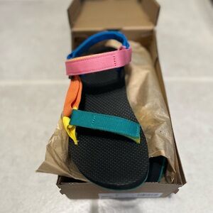 Teva size 5 in kids 6.5 in womens.